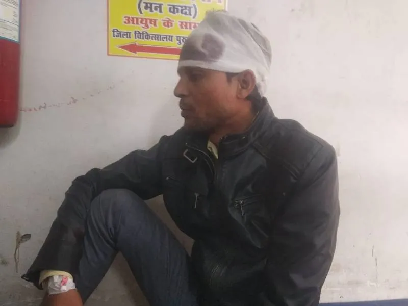 बाराबंकी: ट्रक की चपेट में आकर पिकअप पर सवार दो हुए घायल