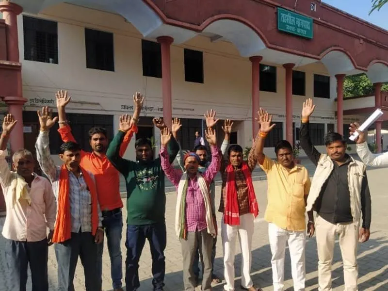 बहराइच: रास्ता रोके जाने के विरोध में ग्रामीणों ने किया  प्रदर्शन 