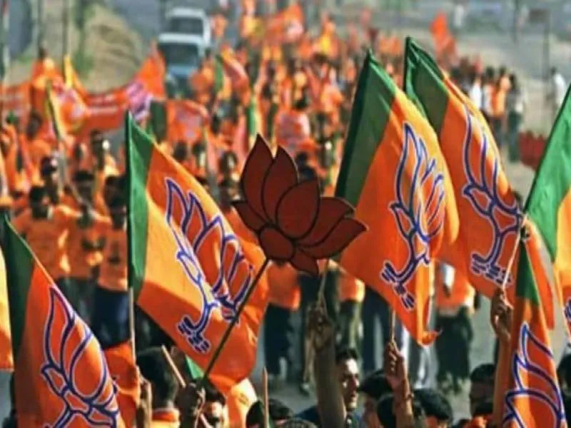 मैनपुरी उपचुनाव में हार के डर से प्रचार में जुटा पूरा ‘सैफई परिवार': भाजपा 