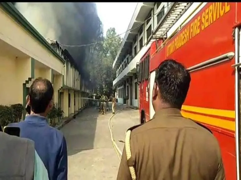 उन्नाव: लेदर फैक्ट्री में लगी भीषण आग, लाखों का सामान जलकर राख