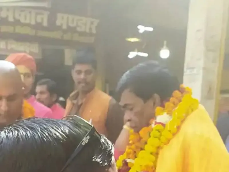 अयोध्या पहुंचे मॉरीशस के राष्ट्रपति, हनुमानगढ़ी के पुजारी राजू दास ने किया स्वागत