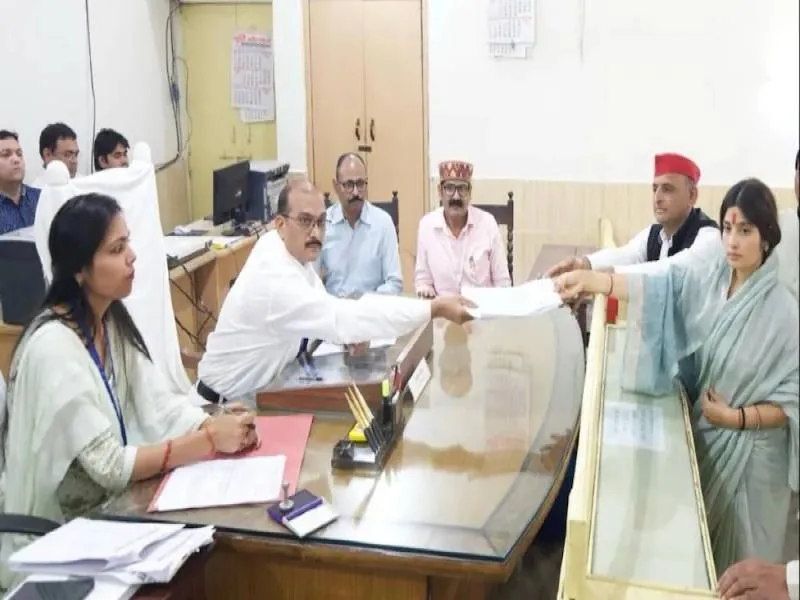 मैनपुरी उपचुनाव: डिंपल यादव ने भरा पर्चा, अखिलेश और राम गोपाल रहे मौजूद   