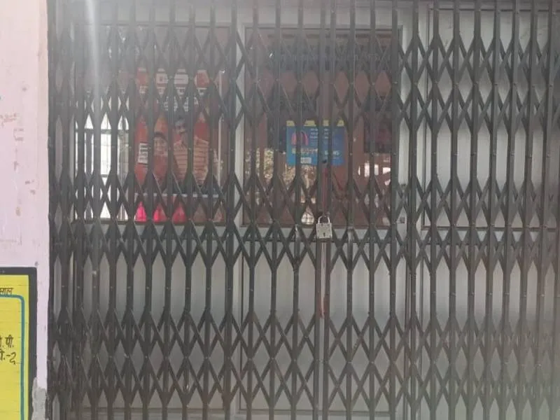 बहराइच: उद्घाटन के बाद से कमरे में हुई कैद हेल्थ एटीएम मशीन, बाहर से जांच कराना बनी मजबूरी
