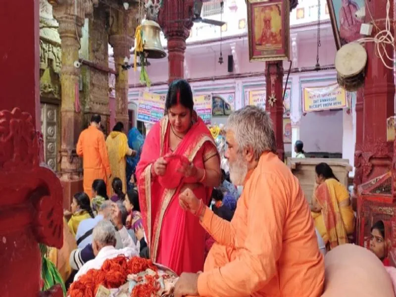 वाराणसी: मां अन्नपूर्णा का सत्रह दिवसीय महाव्रत प्रारम्भ, मंदिर से 17 गांठ का धागा वितरित