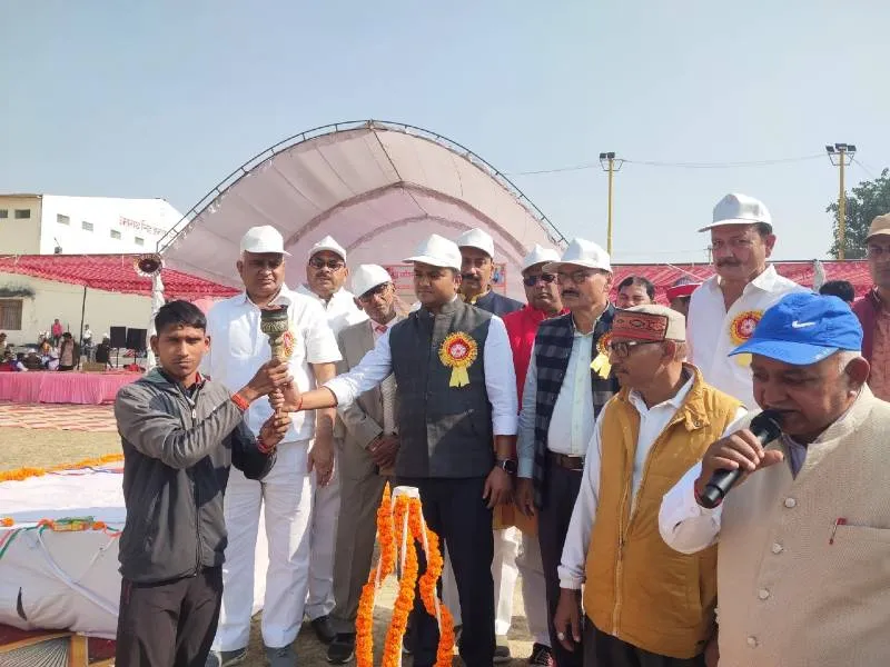 सरकारी विद्यालयों के बच्चे प्राइवेट विद्यालयों से बेहतर कर रहे हैं: जिलाधिकारी
