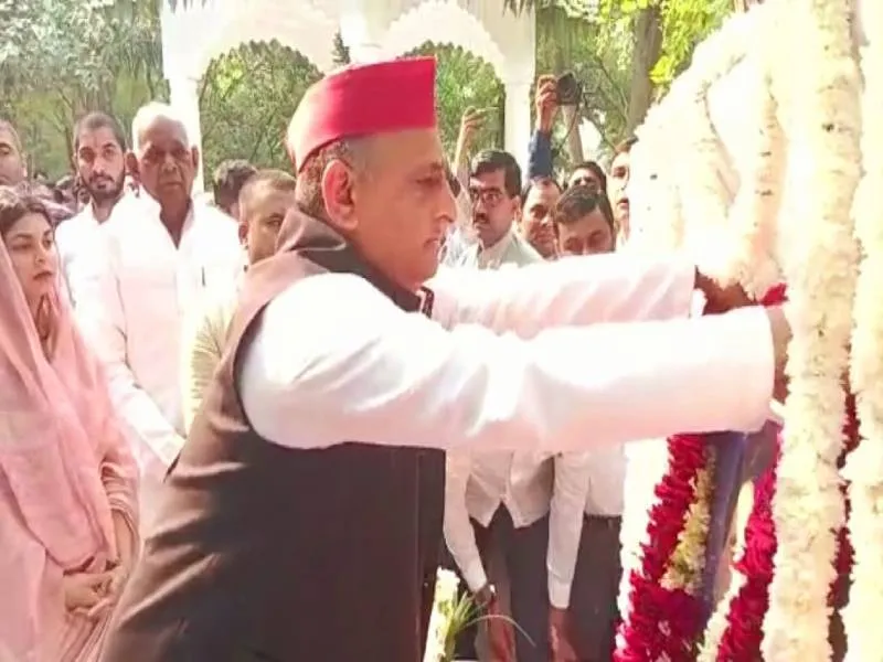 इटावा: पुण्यतिथि पर याद किए गए सैफई महोत्सव के संस्थापक स्वर्गीय रणवीर सिंह यादव