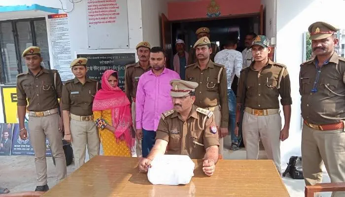 हरदोई: 14 लाख का गबन करने वाला बैंक मैनेजर अपनी प्रेमिका के साथ रंगरलियां मनाते हुए गिरफ्तार