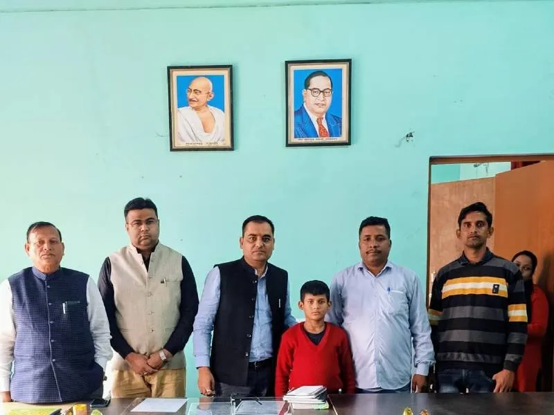 अयोध्या: छह माह पहले भटक कर बिहार गया बालक परिवार को सौंपा गया
