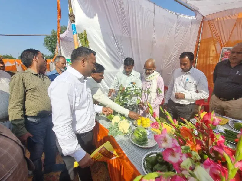 अयोध्या: जिला स्तरीय किसान मेला प्रदर्शनी का डीएम ने किया शुभारंभ, फसल अवशेष प्रबंधन के प्रति किसानों को किया जागरूक