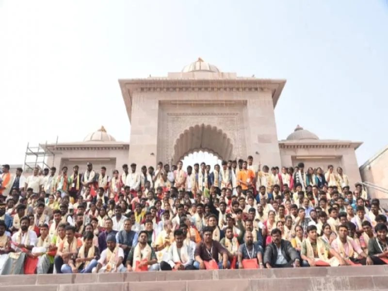 वाराणसी: बाबा विश्वनाथ और माता अन्नपूर्णा के दरबार में तमिल छात्रों ने लगाई हाजिरी