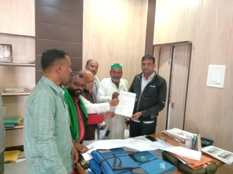 अयोध्या: किसानों की समस्याओं को लेकर भाकियू ने सौंपा ज्ञापन
