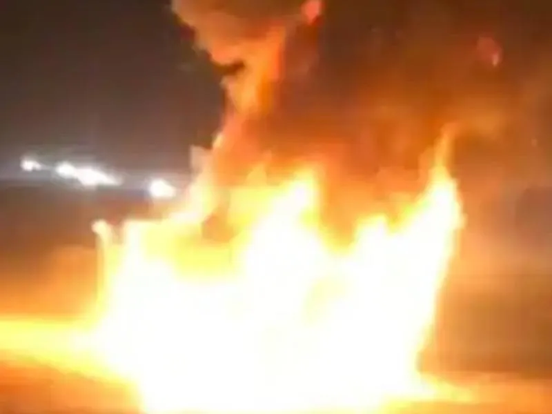 लखनऊ: बारात की आतिशबाजी में कार जलकर राख, बारातियों में हड़कंप 