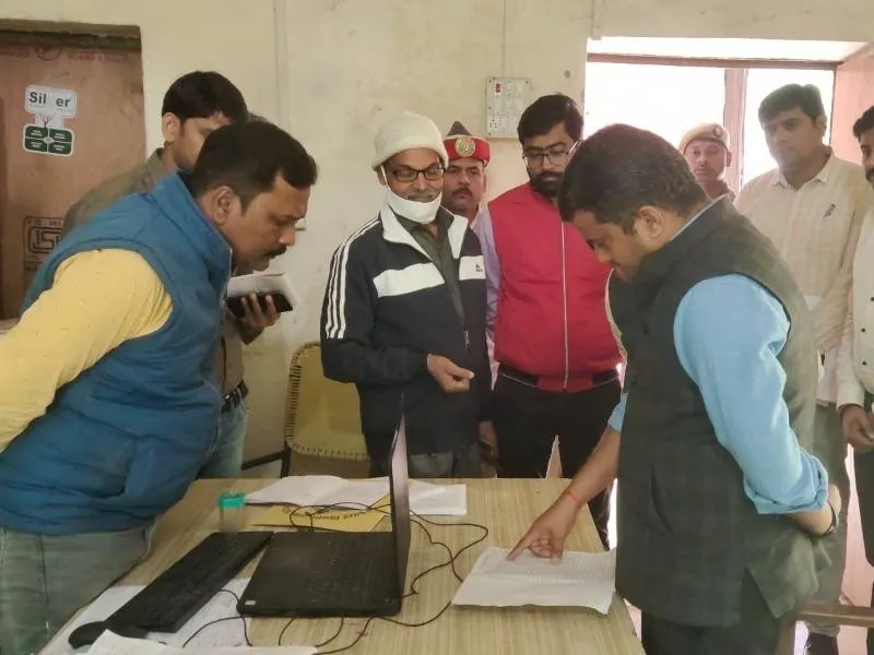 जौनपुर: सिंचाई विभाग का जिलाधिकारी ने किया औचक निरीक्षण, दिया निर्देश