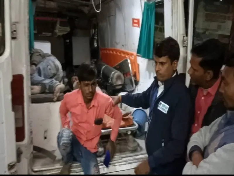 बहराइच: बाइक सवार चार लोगों को अज्ञात वाहन ने मारी टक्कर, घायल