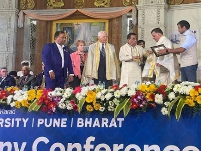 आलोचना किए बिना ही अपनी बातों को लोगों तक पहुंचाया जाए: सतीश महाना