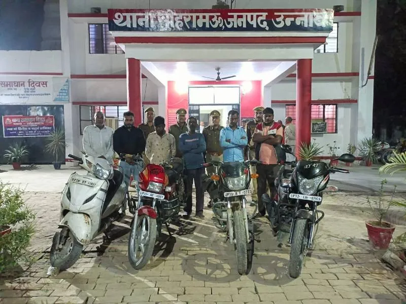 उन्नाव में छह जुआरियों को पुलिस ने किया गिरफ्तार, चार बाइक, छह मोबाइल फोन और नकदी बरामद