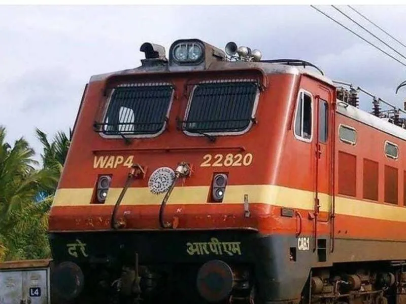 लखनऊ: माफीनामा लिखकर ट्रेन आगे कूदा छात्र, गंभीर रूप से हुआ घायल, जानें मामला 