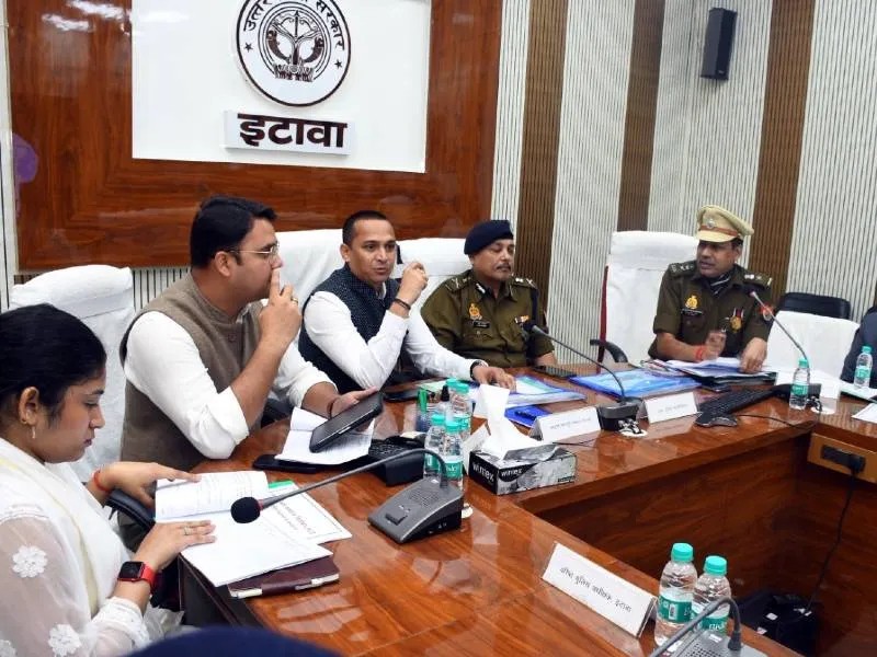 मैनपुरी उपचुनाव की तैयारियों को लेकर मंडलायुक्त और एडीजी ने की बैठक, अधिकारियों को दी हिदायत