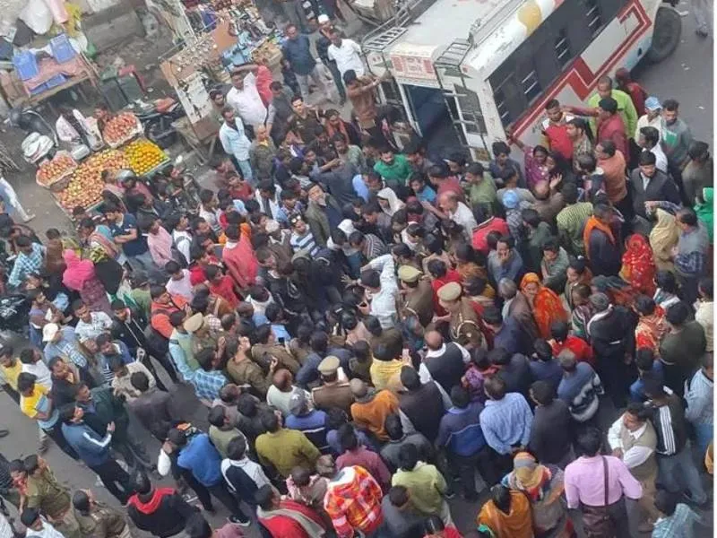 रफ्तार का कहर: राजधानी में बिना नंबर प्लेट की थार ने दो मजदूरों को रौंदा, मौत