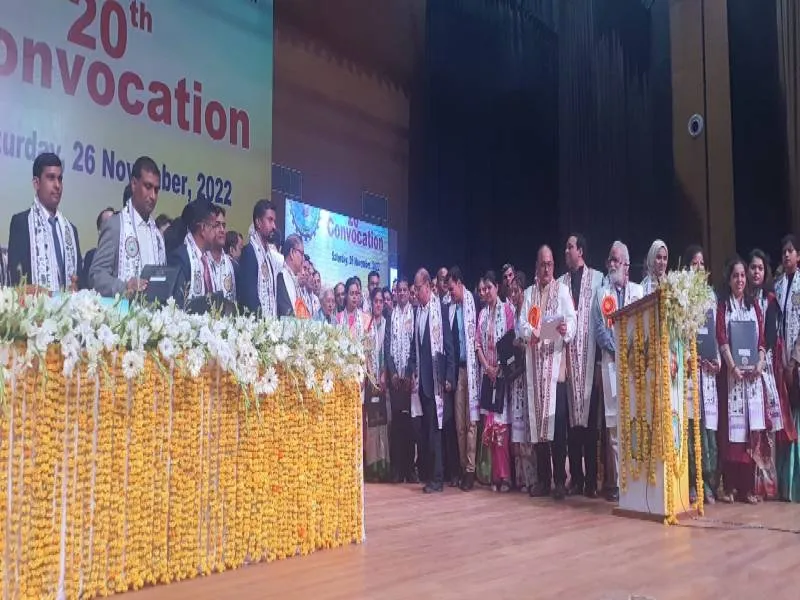 एकेटीयू का 20वां दीक्षांत समारोह आयोजित, डिग्री और मेडल पाकर मेधावियों के खिले चेहरे