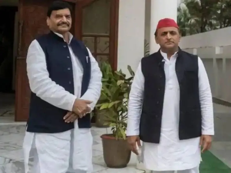 मैनपुरी उपचुनाव: सपा ने घोषित की स्टार प्रचारकों की लिस्ट, चाचा शिवपाल भी करेंगे कैंपेन 