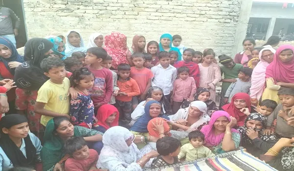 मुरादाबाद: बिजली के खंभेपर उतर रहे करंट से इकलौते बेटे की मौत 