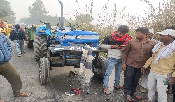 संभल: ट्रैक्टर-ट्राली की चपेट में आकर बाइक सवार युवक की मौत, चालक फरार