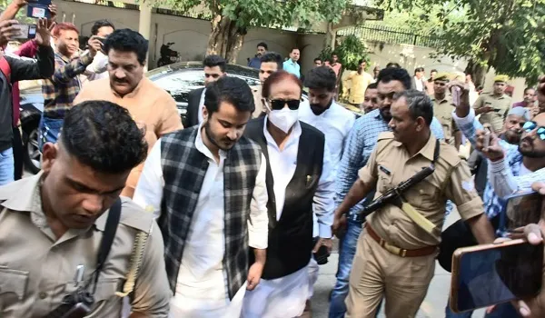 मुरादाबाद: एमपी एमएलए कोर्ट में पेश हुए आजम खां-अब्दुल्ला आजम, अब तीन नवंबर को होगी सुनवाई