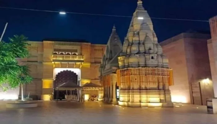 चंद्र ग्रहण और सूतक काल के चलते  देवालयों के पट आम श्रद्धालुओं के लिए बंद