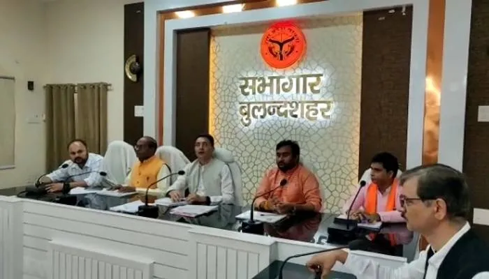 बुलंदशहर में बैठक के दौरान बोले जितिन प्रसाद- समय सीमा के अंदर गड्ढा मुक्त हों सभी सड़कें