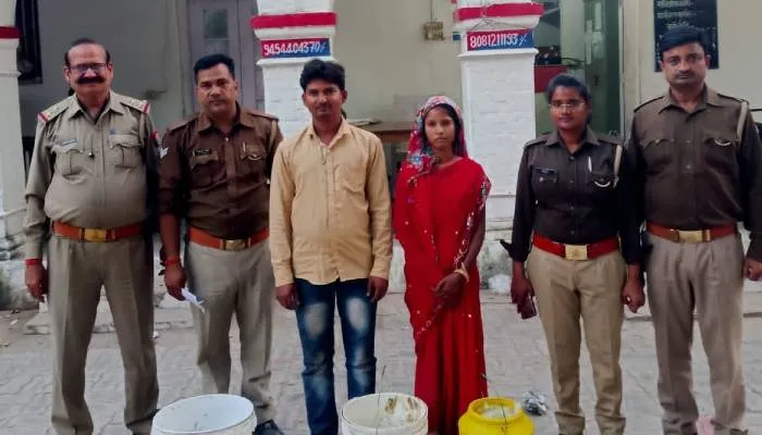 उन्नाव: आबकारी विभाग की छापेमारी में 180 लीटर कच्ची शराब के साथ तीन अभियुक्त गिरफ्तार