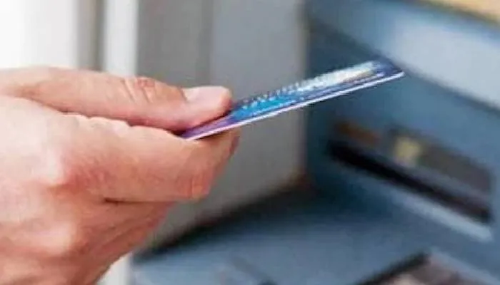 लखनऊ: बुजुर्ग का एटीएम कार्ड बदल कर टप्पेबाज ने खाते से 47 हजार उड़ाए