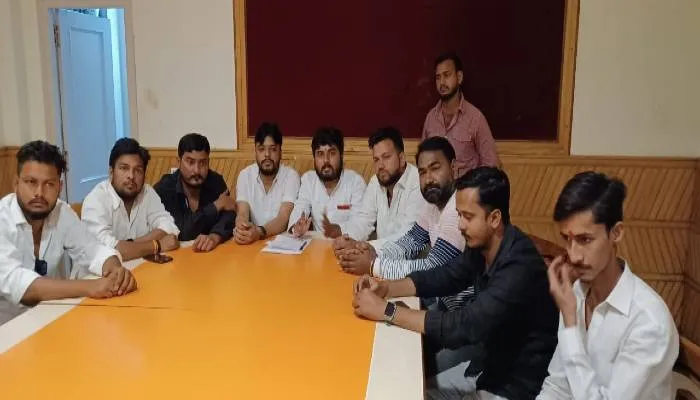 अयोध्या: छात्रसंघ चुनाव कराने को लामबंद हुए छात्र नेता, मांग को लेकर सौपेंगे ज्ञापन
