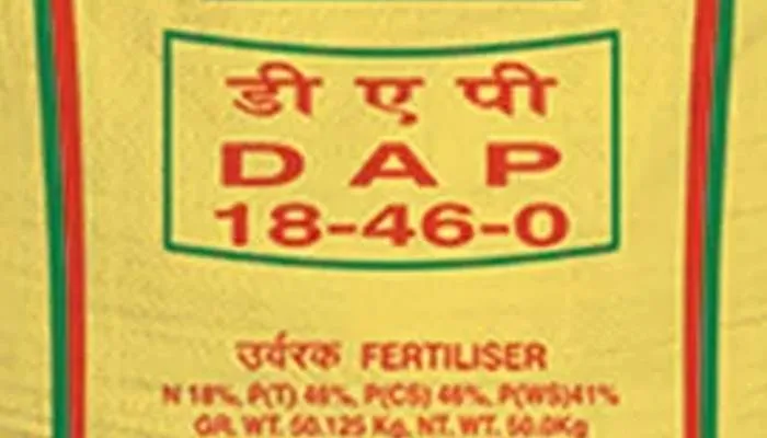 फिरोजाबाद में डीएपी न मिलने से परेशान किसानों ने काटा हंगामा