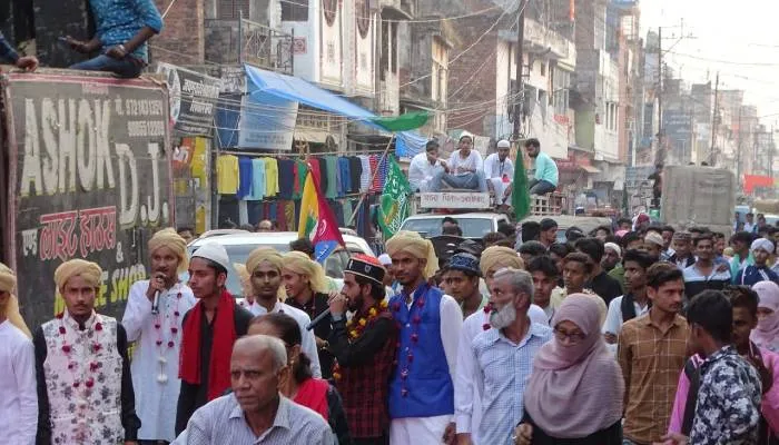अयोध्या: शहर में धूमधाम से निकाला गया जुलूस ए गौसिया