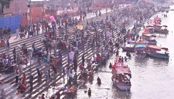 अयोध्या: पूर्णिमा शुरू, लेकिन श्रद्धालुओं को स्नान-दान के लिए भोर होने का इंतजार, पुलिस प्रशासन अलर्ट