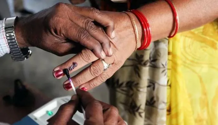 मैनपुरी उपचुनाव: निर्वाचन अधिकारी ने 900 वाहनों को अधिग्रहण करने को जारी किया आदेश
