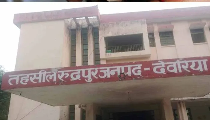 देवरिया: वकील की पत्नी ने राज्य मंत्री पर लगाया जमीन कब्जा करने का आरोप