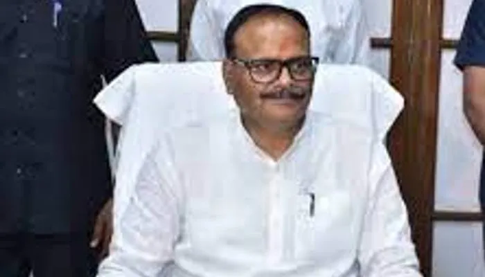 डेंगू मरीजों के लिए प्लेटलेट्स और बेड की कोई कमी नहीं: ब्रजेश पाठक
