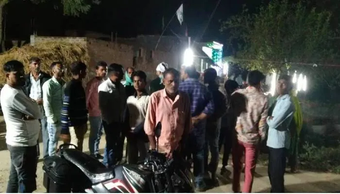 रायबरेली: शादी समारोह में पैदल बरात जा रहे तीन युवकों को कार ने रौंद, एक की मौत, दो की हालत गंभीर