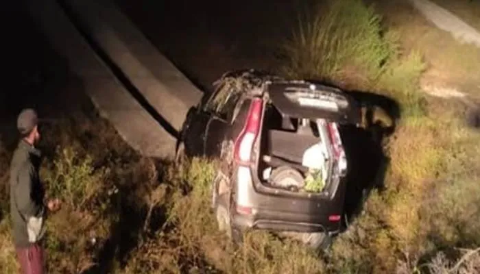 आजमगढ़ में पूर्वांचल एक्सप्रेस-वे पर भीषण सड़क हादसा, मां-बेटे की मौत, चार गंभीर