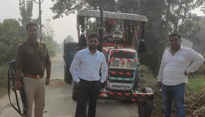 बहराइच: अवैध खनन में लगी दो ट्रैक्टर-ट्रॉली सीज, चालक फरार