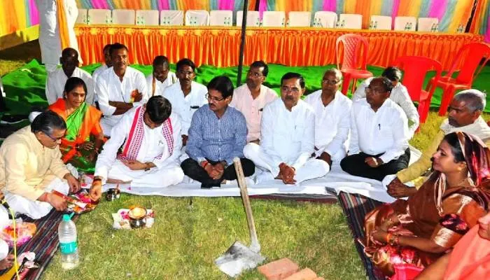 बांदा: सरदार वाटर फाउंडेशन व सेल्फी प्वाइंट का सांसद ने किया शिलान्यास