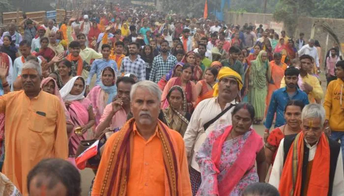 अयोध्या: पंचकोसी परिक्रमा में आस्था से लबरेज नजर आ रहे हैं श्रद्धालु