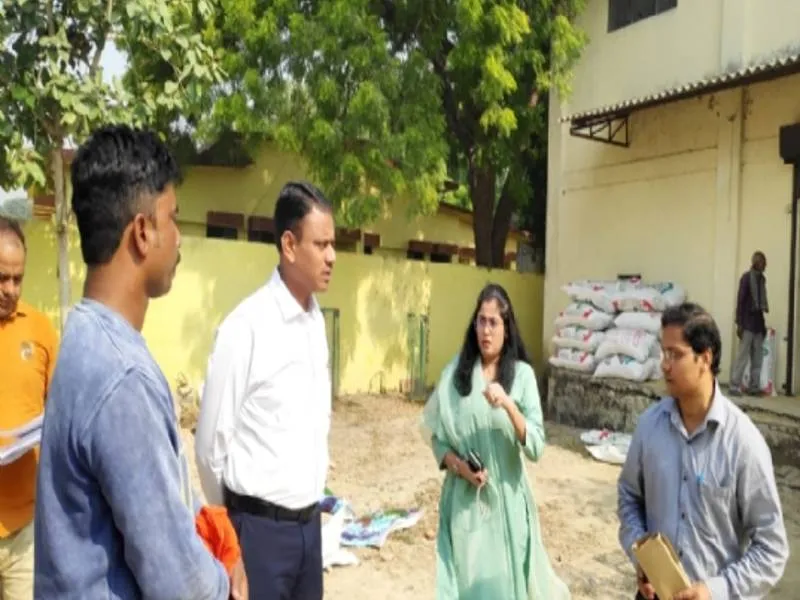 धान खरीद केंद्र पर अनियमितता करने वालों को बख्शा नहीं जायेगा: डीएम