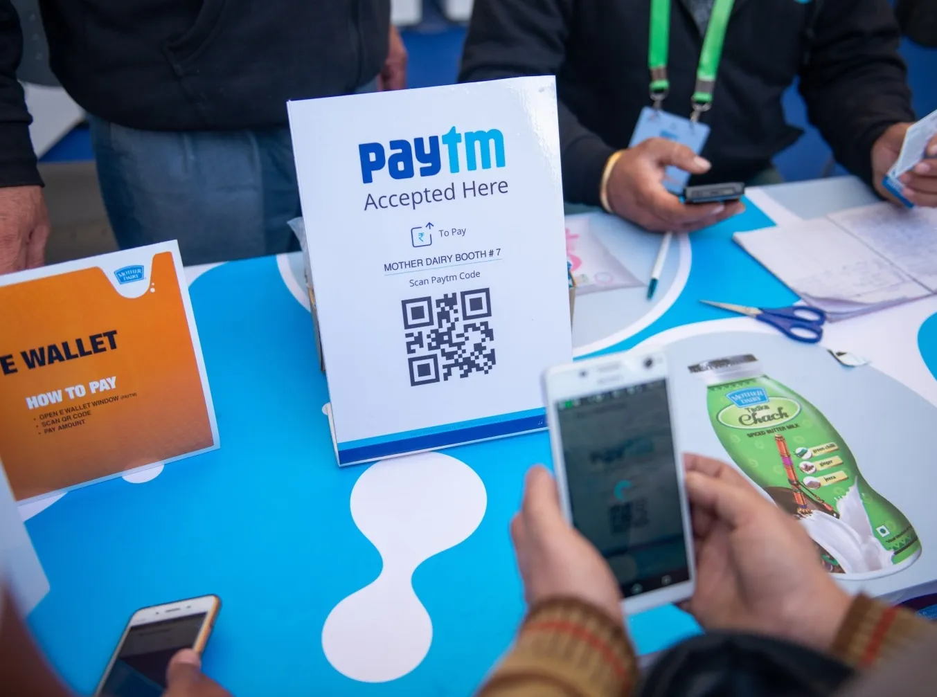 निवेशकों को Paytm के शेयर बेचने की जल्दी नहीं: विश्लेषक 