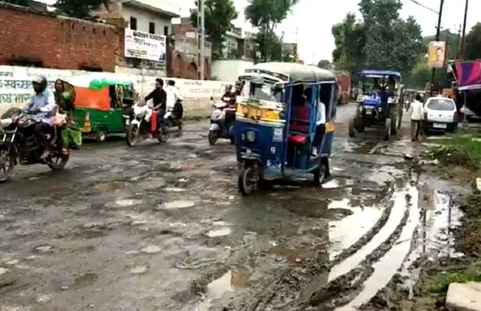 लखनऊ: 12 दिन शेष, मंत्री जी कैसे सड़कों को करेंगे गढ्ढामुक्त ? कार्यशैली में फेल साबित हो रहा लोक निर्माण विभाग