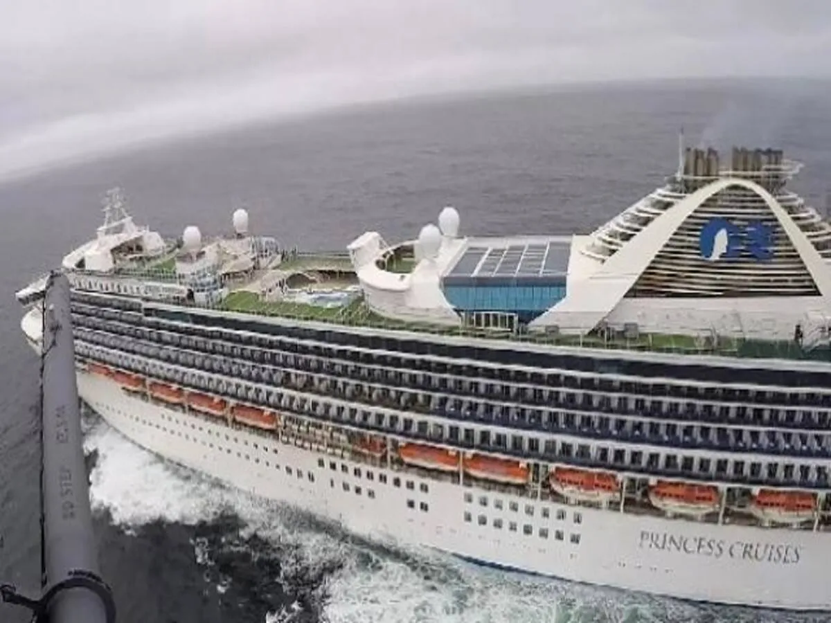 न्यू मंगलुरु पोर्ट पहुंचा इस मौसम का पहला क्रूज जहाज