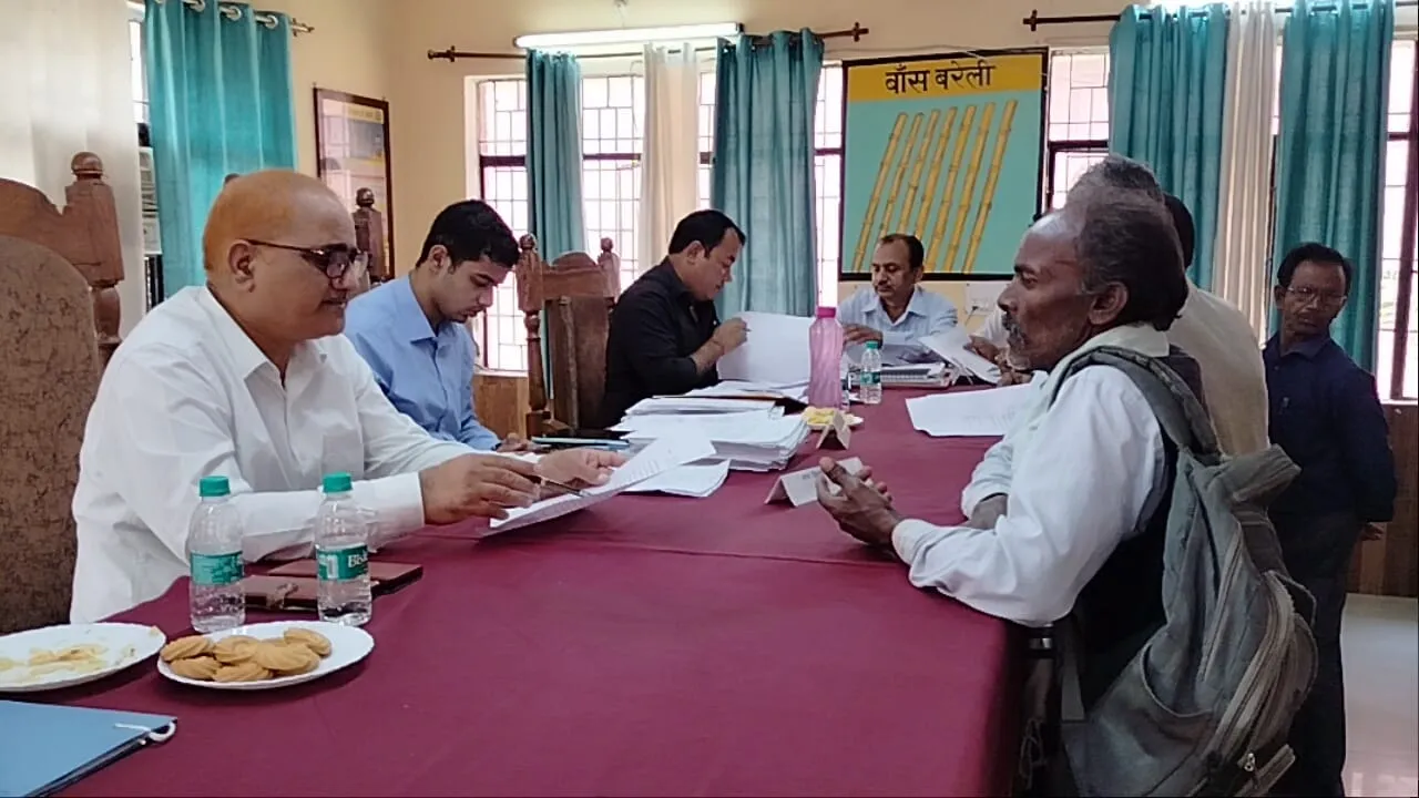 बरेली: अधिकारियों ने सुनी फरियादियों की शिकायतें, कई समस्याओं का मौके पर किया निस्तारण