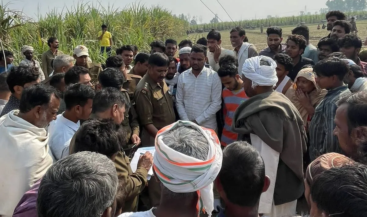 मेरठ: निर्माणाधीन हाईटेंशन लाइन का टावर गिरा, दो मजदूरों के मौत 